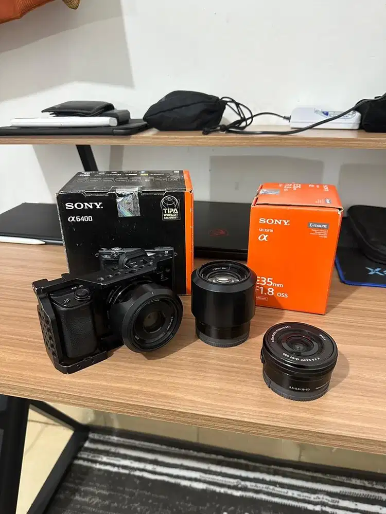 Sony A6400 + lensa 35mm/50mm/16-50mm