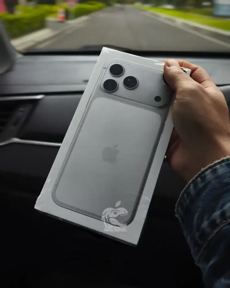 iPhone 17 Pro iPhone 17 Pro Max iBox Silver