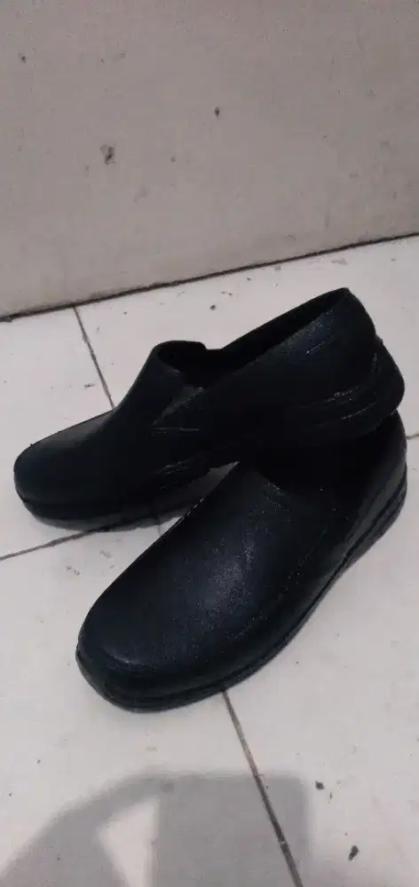 Jual 1 Sandal 2 Sepatu (Size 40)