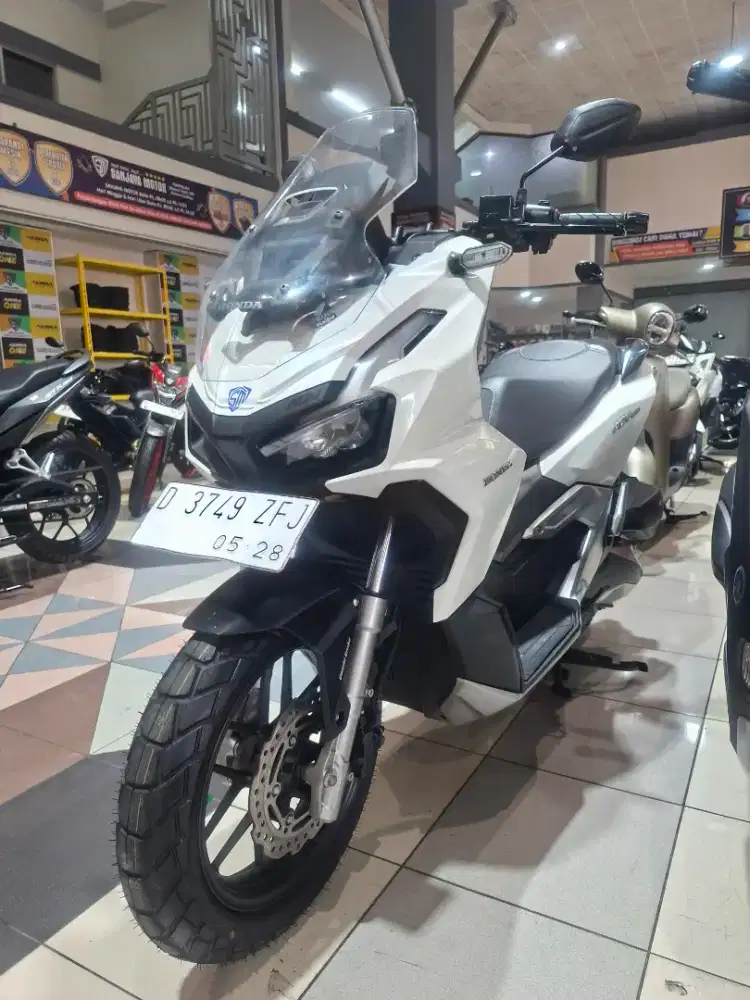ADV 160 CBS 2023 - SRI SANJAYA MOTOR