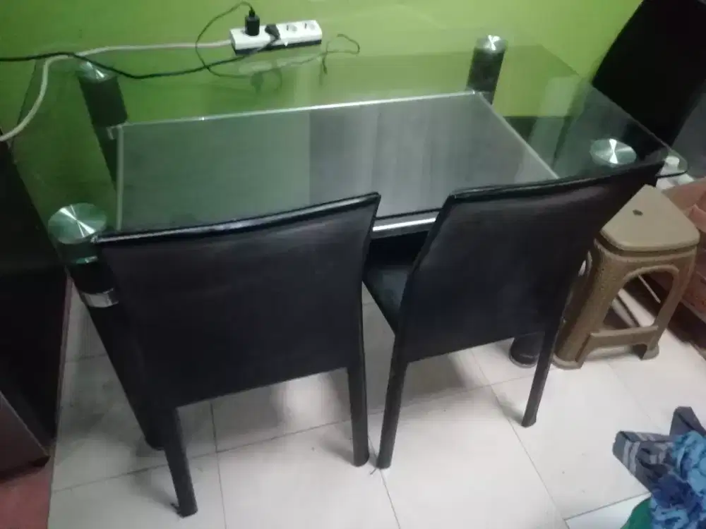 Meja Makan Kaca Besar 1 Set 4 Kursi