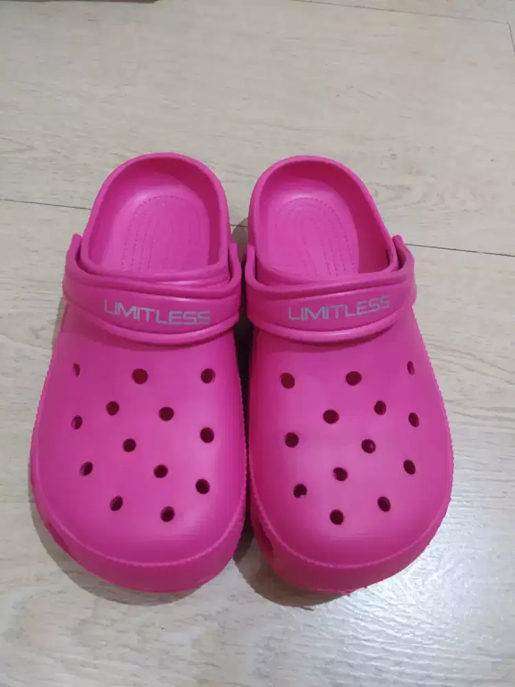 SANDAL BAIM (LIMITLESS)