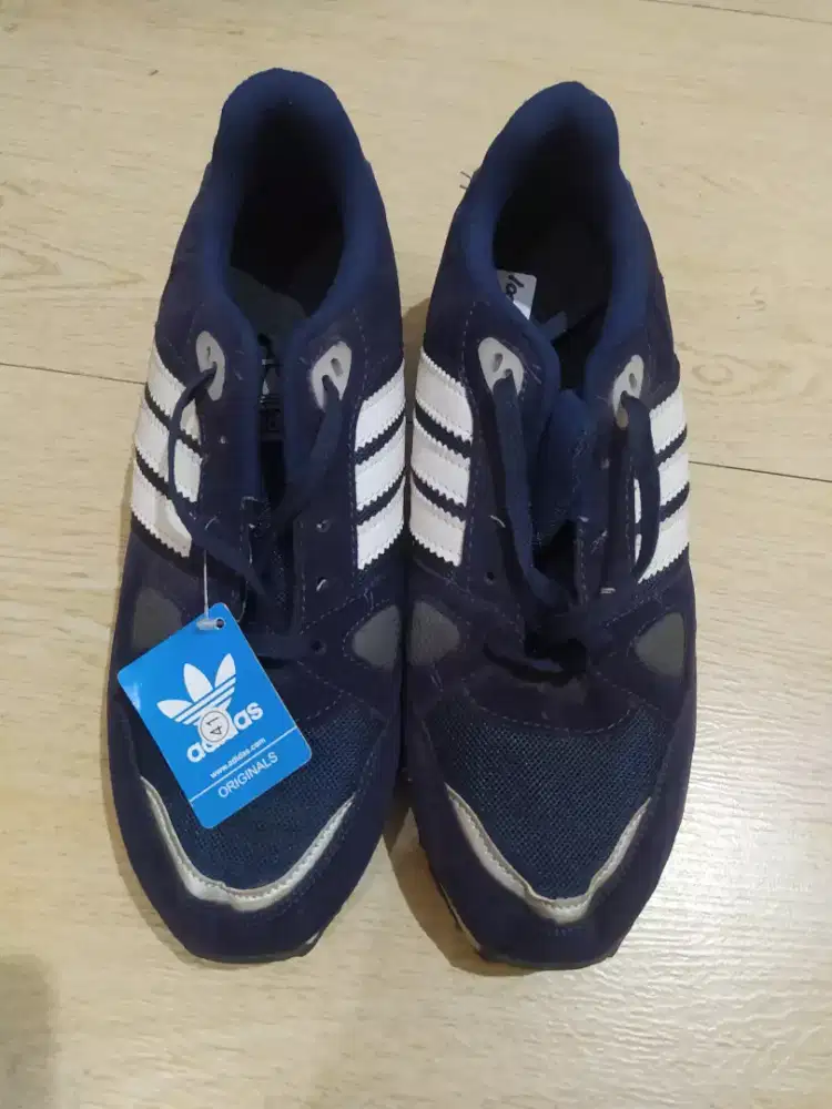 SEPATU ALA ADI DAS
