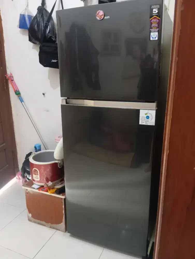 Kulkas Polytron no mines pemakaian baru