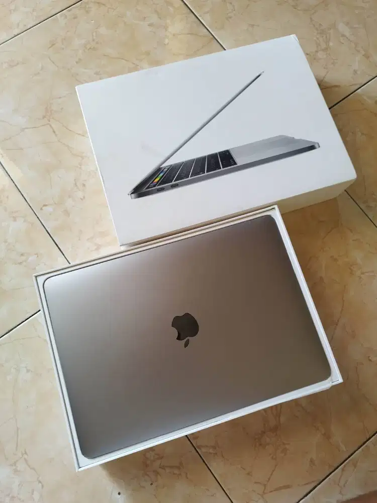 Macbook pro 13 inch 2016 touchbar i5 3.1ghz 8/256