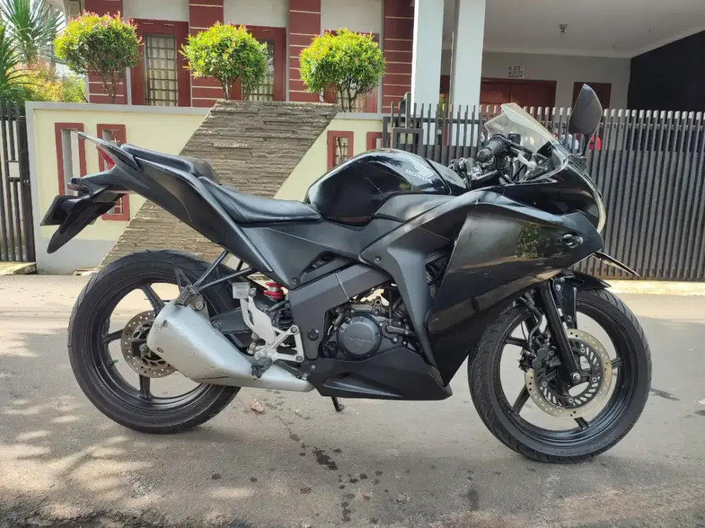 HONDA CBR 150R CBU TAHUN 2013