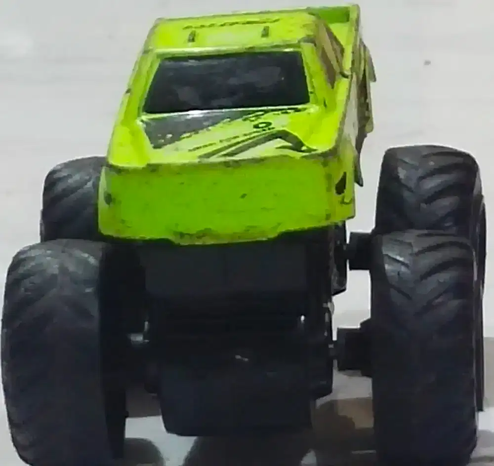 Mobil Monseter bekas