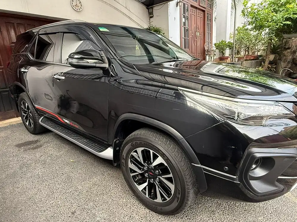 DIJUAL CEPAT TOYOTA FORTUNER TRD VRZ DIESEL A/T 2018