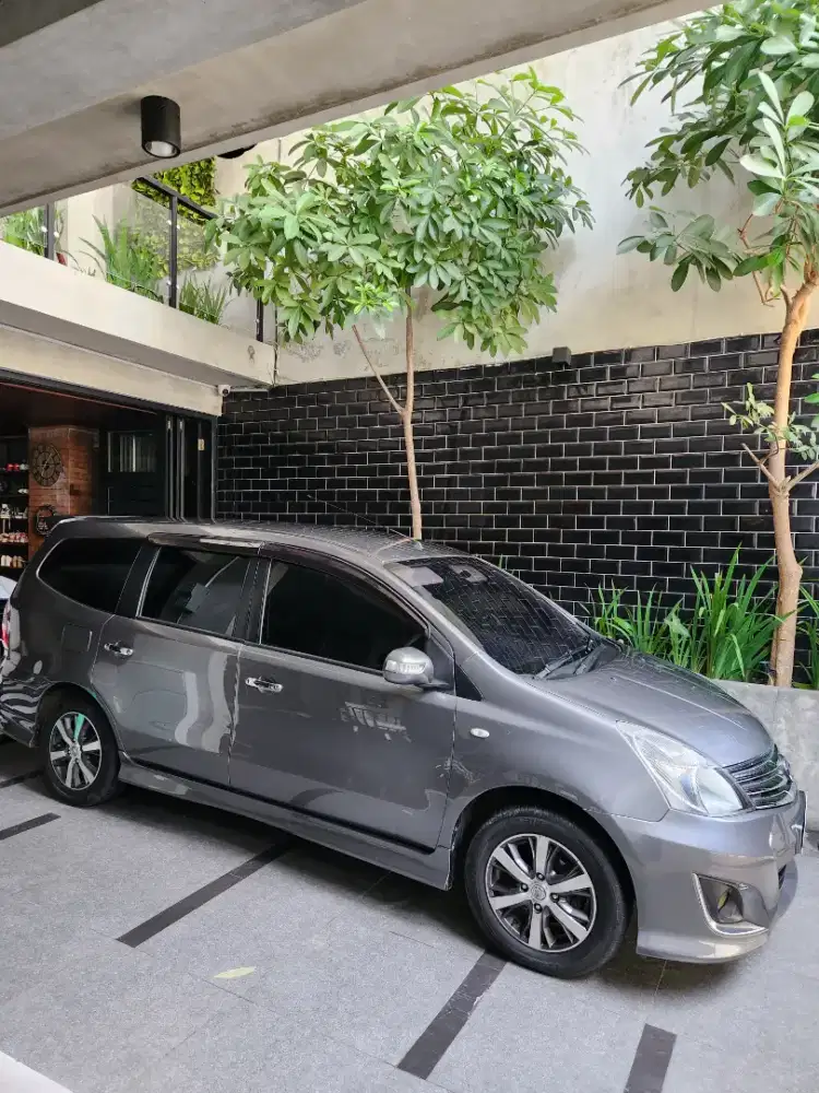 Nissan Grand Livina Highway Star 2012 Matic