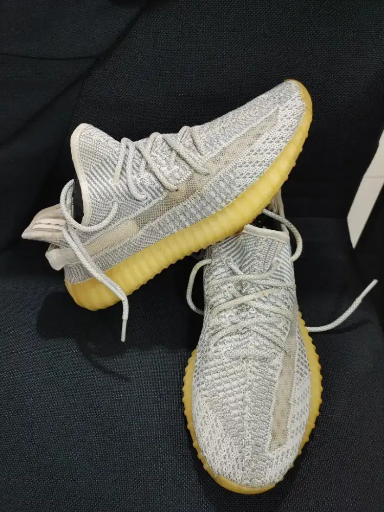 Sepatu Adidas Yeezy preloved size 42.5