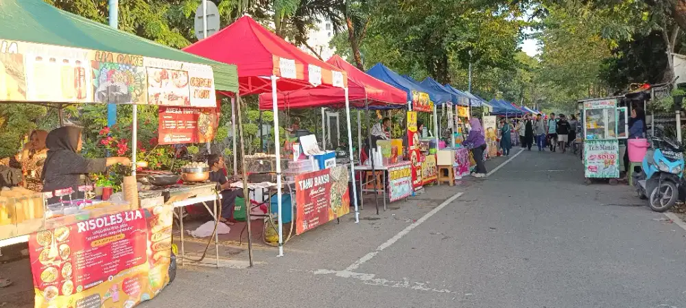 JAGA STAND DAN BOKAR TUTUP STAND TAHU BAKSO DAN DIMSUM