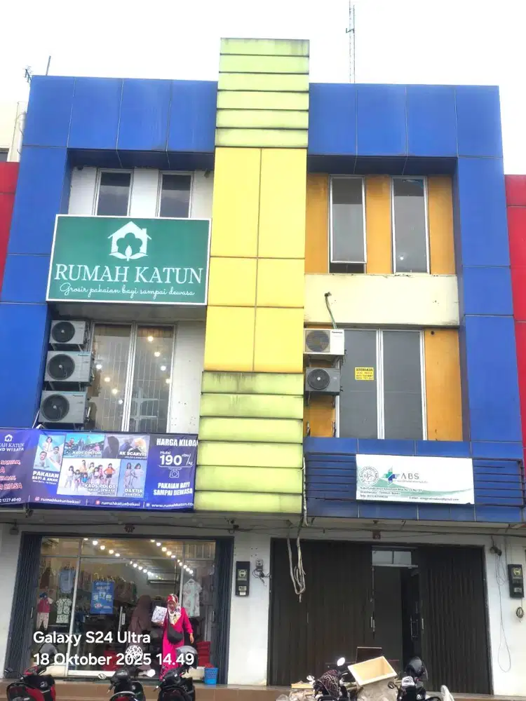 Disewakan Ruko 3 lantai Celebration Boulevard Grand Wisata Tambun