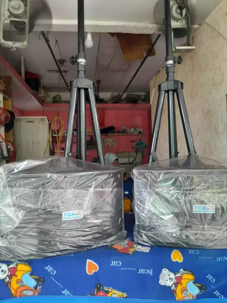 Speaker pasif merek Toaktif + stand