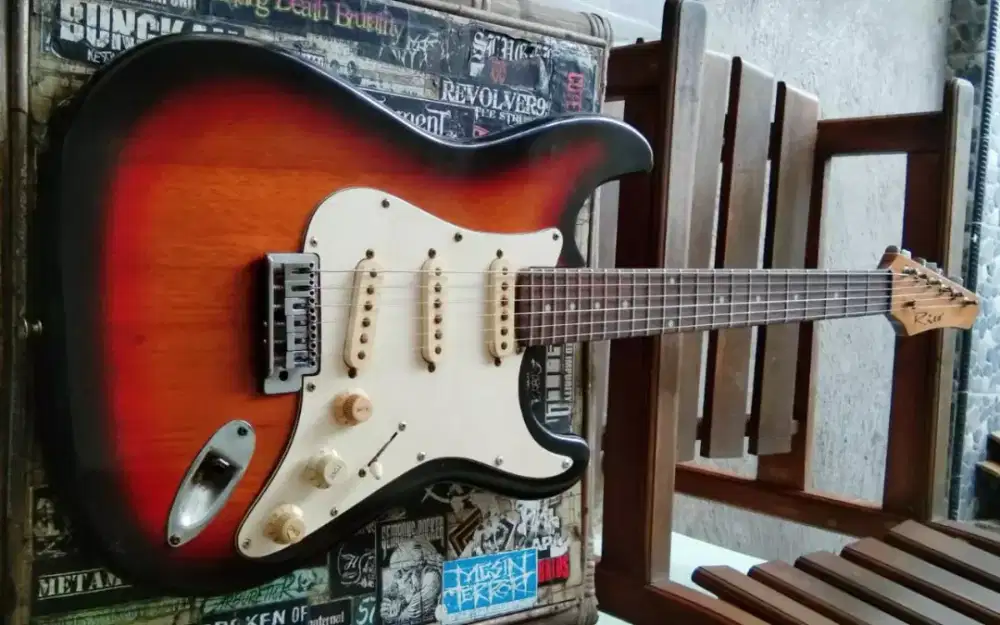 Gitar Stratocaster SSS