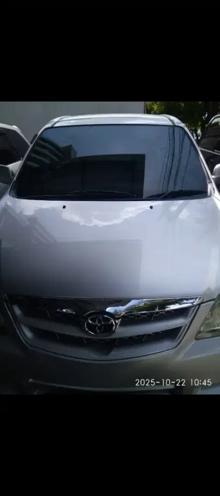 Jual cepat Avanza 1.3 type E warna silver tahun 2010 barang estimewa
