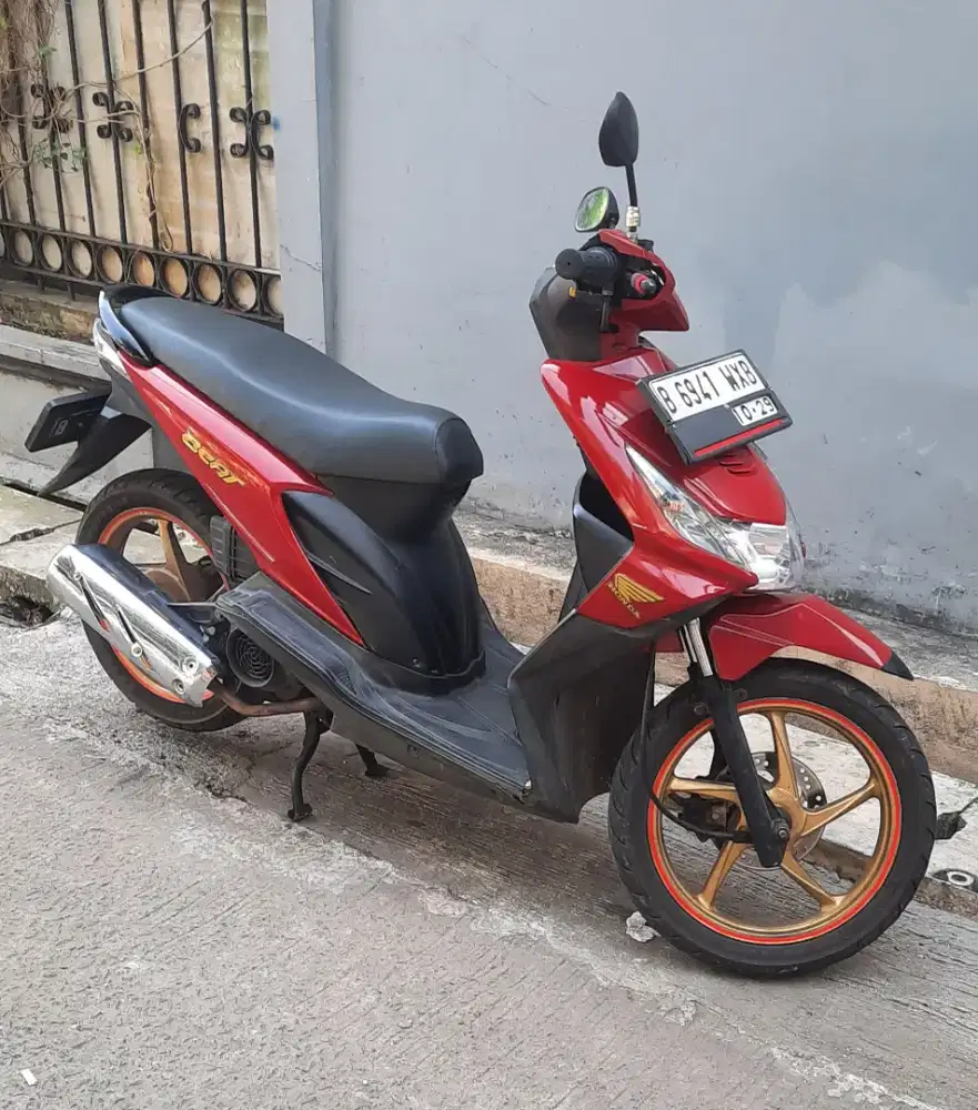 Jual motor honda beat karbu 2008.
