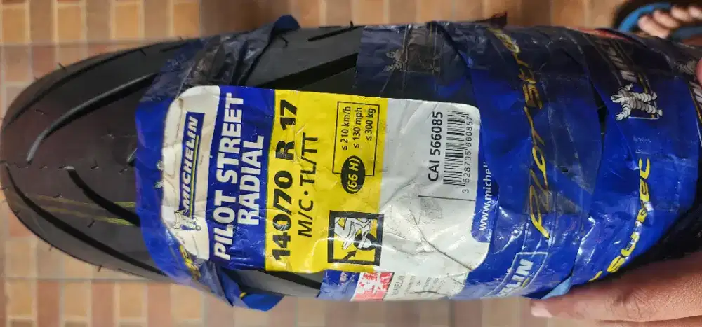 Ban Michelin 140/70 R17 Pilot Street Radial