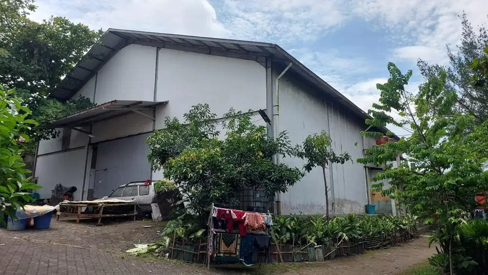 Dijual gudang di jalan Raya Nanjung