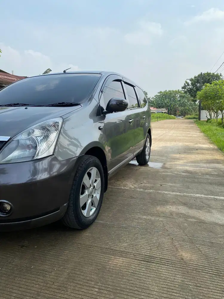 Nissan Grand livina ultimate 2010 Bensin