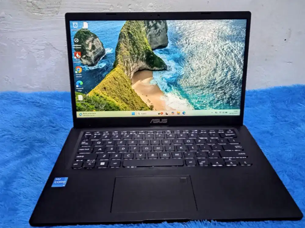 asus VivoBook X415E4_A1400EA
Intel core i3-1115G1  Ram 8 GB SSD 256 GB