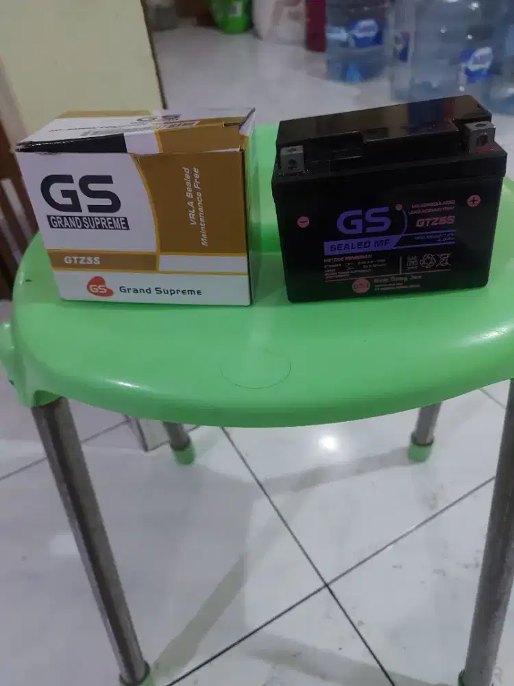 Aki motor merk GS ASTRA.