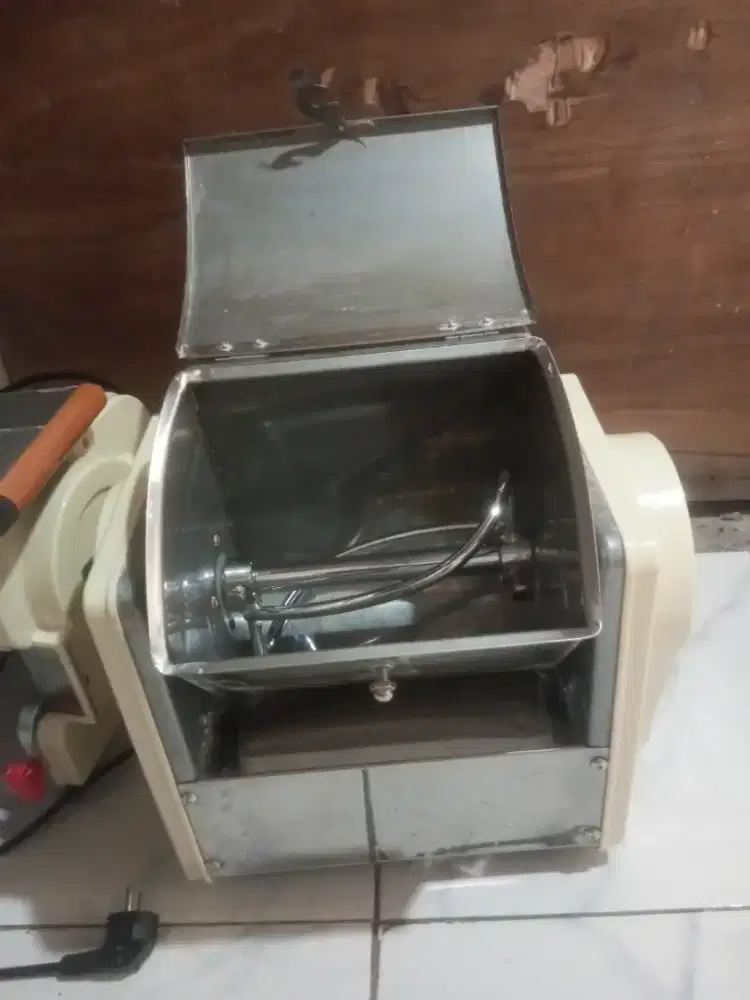 Mixer adonan kue dll