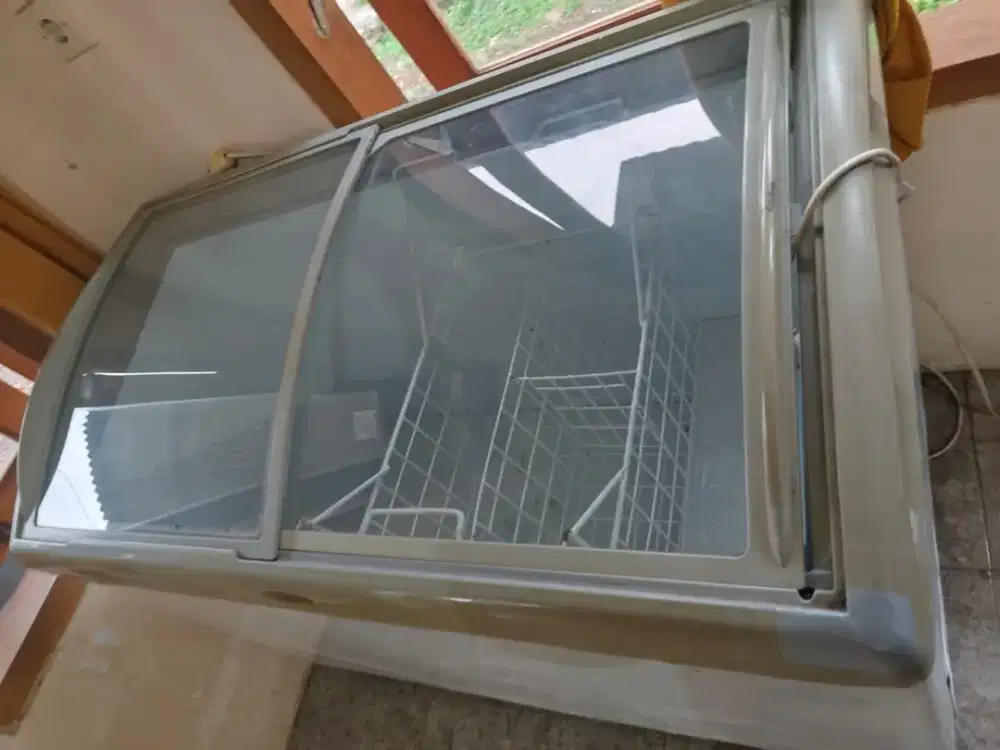 Freezer box sleding kaca