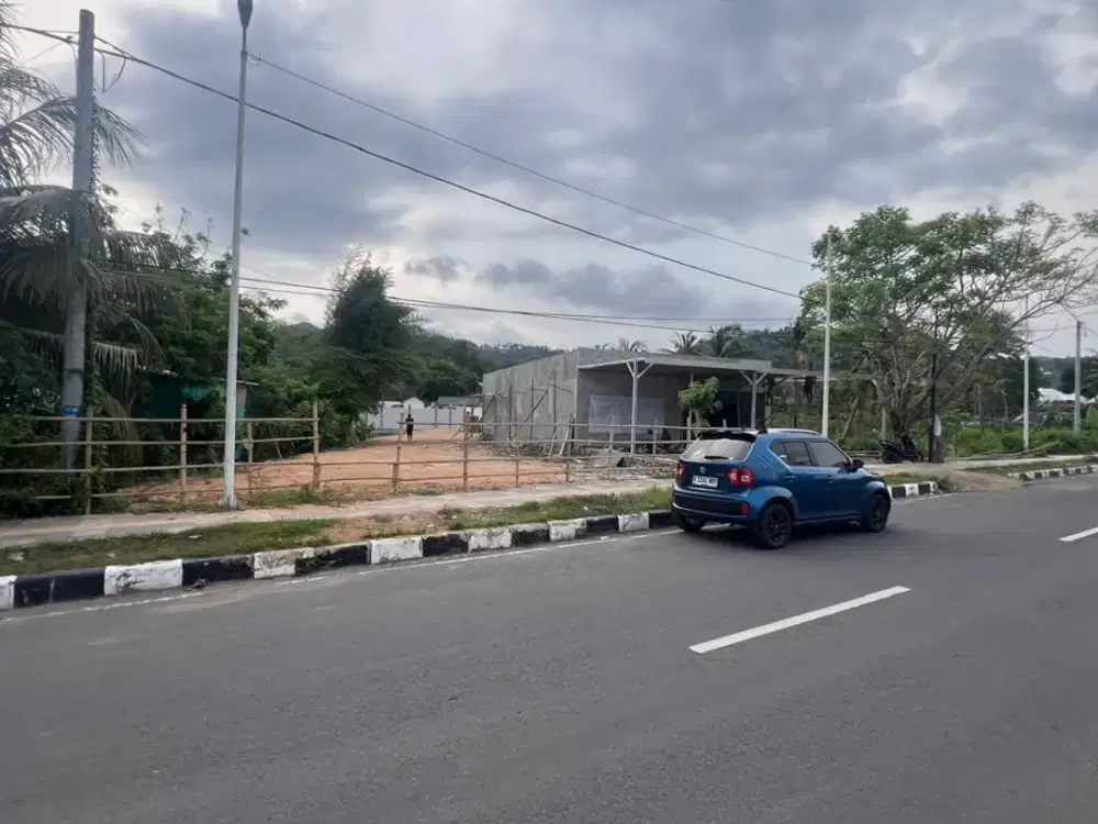 Tanah pinggir jalan central raya kuta Mandalika dekat polsek