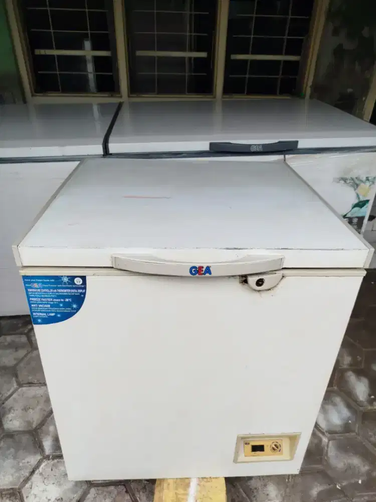 Freezer Box Gea 200L normal no kendala