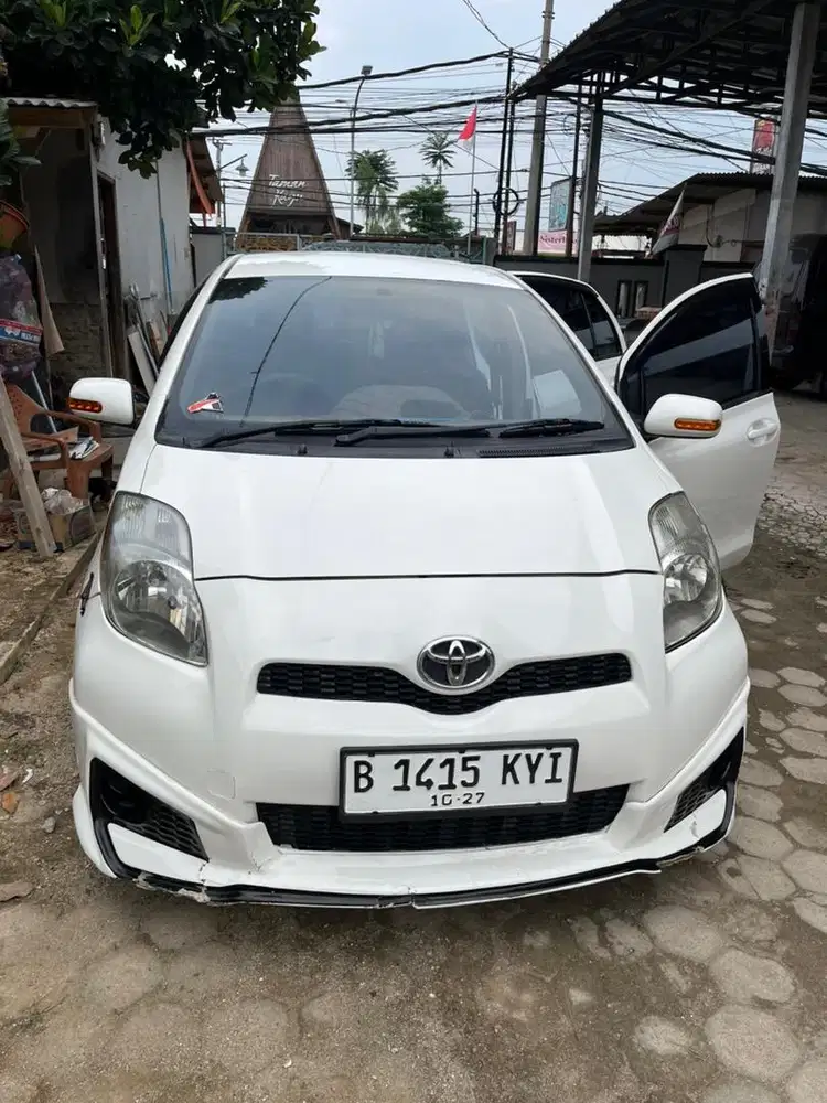 Jual cepat mobil yaris 2012 pakaian pribadi