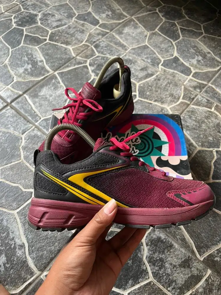 Sepatu olahraga murah