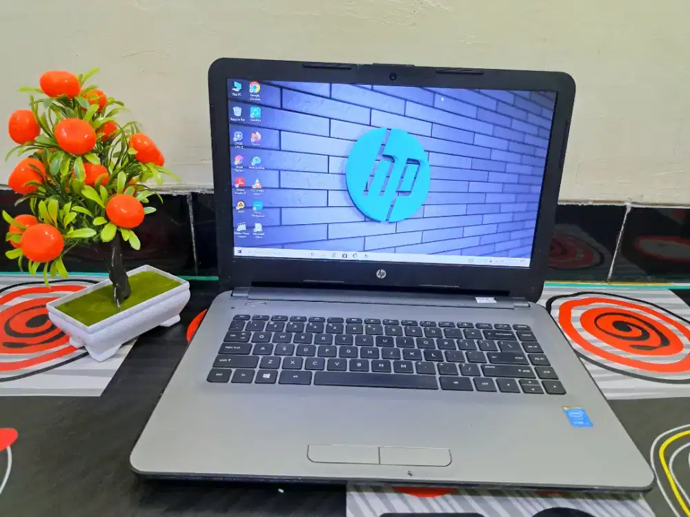 Laptop hp 14 silver core i3 ram 4 ssd 128 gb ngebut anti lemot