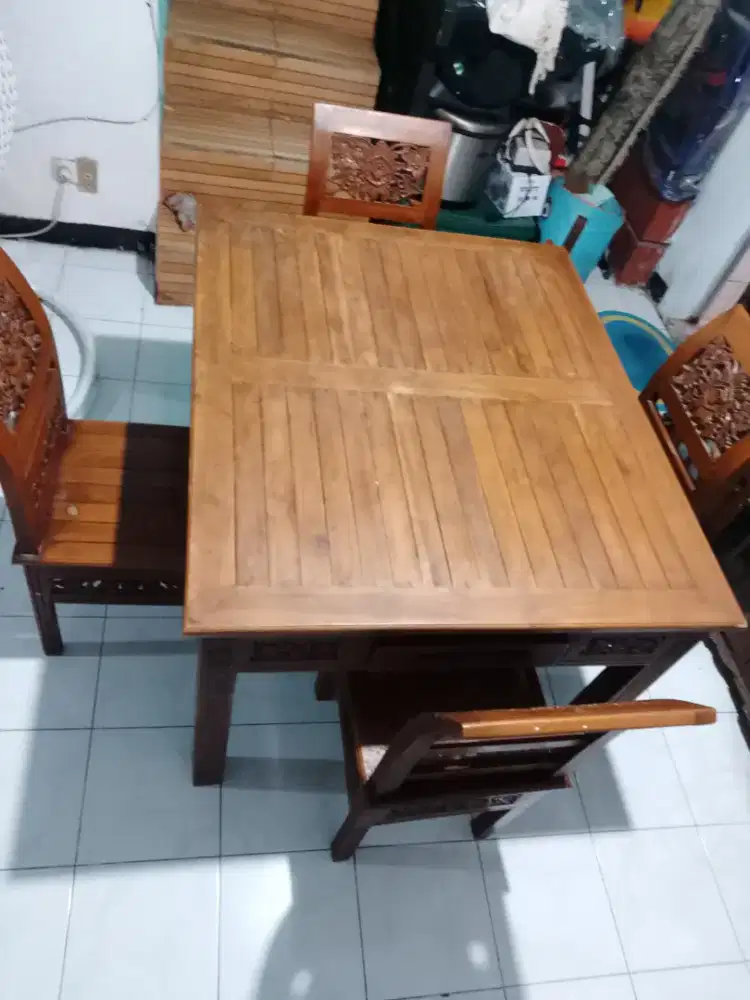 Dijual Kursi dan meja makan ukir jati second
