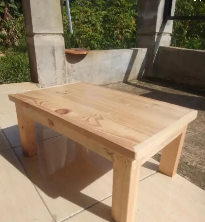 Meja kayu bekas