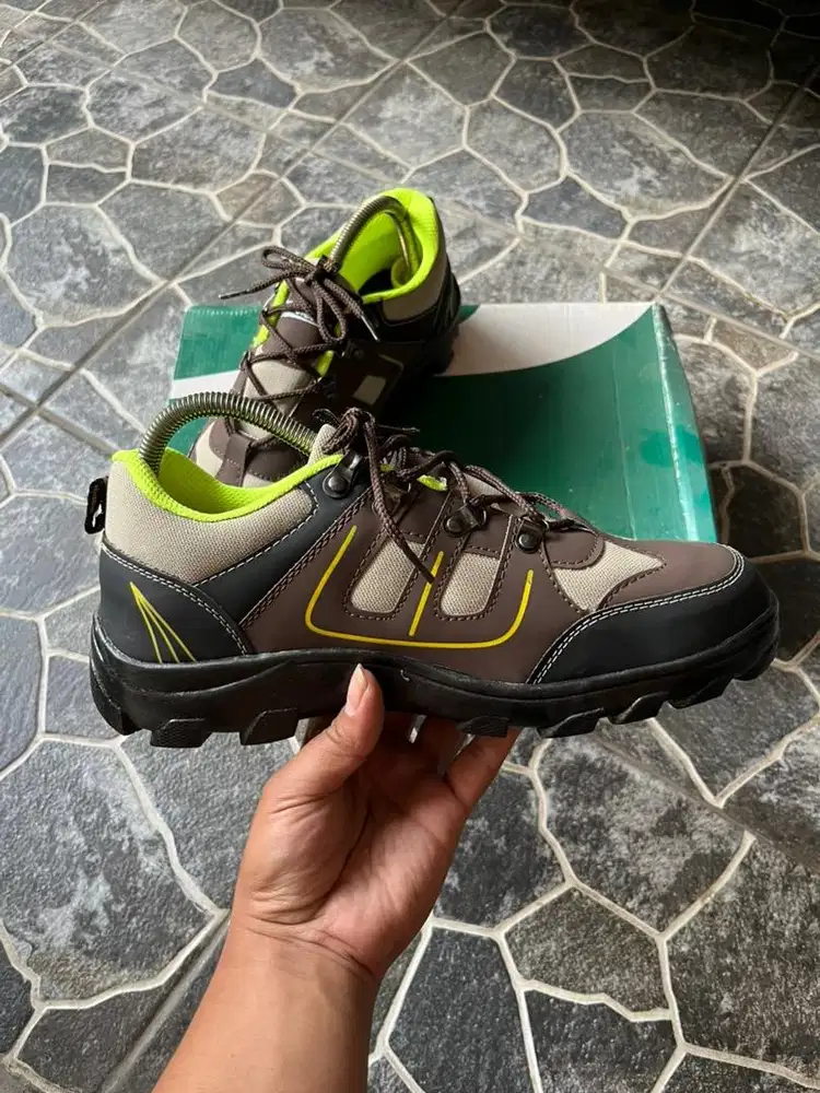 Sepatu lapangan murah