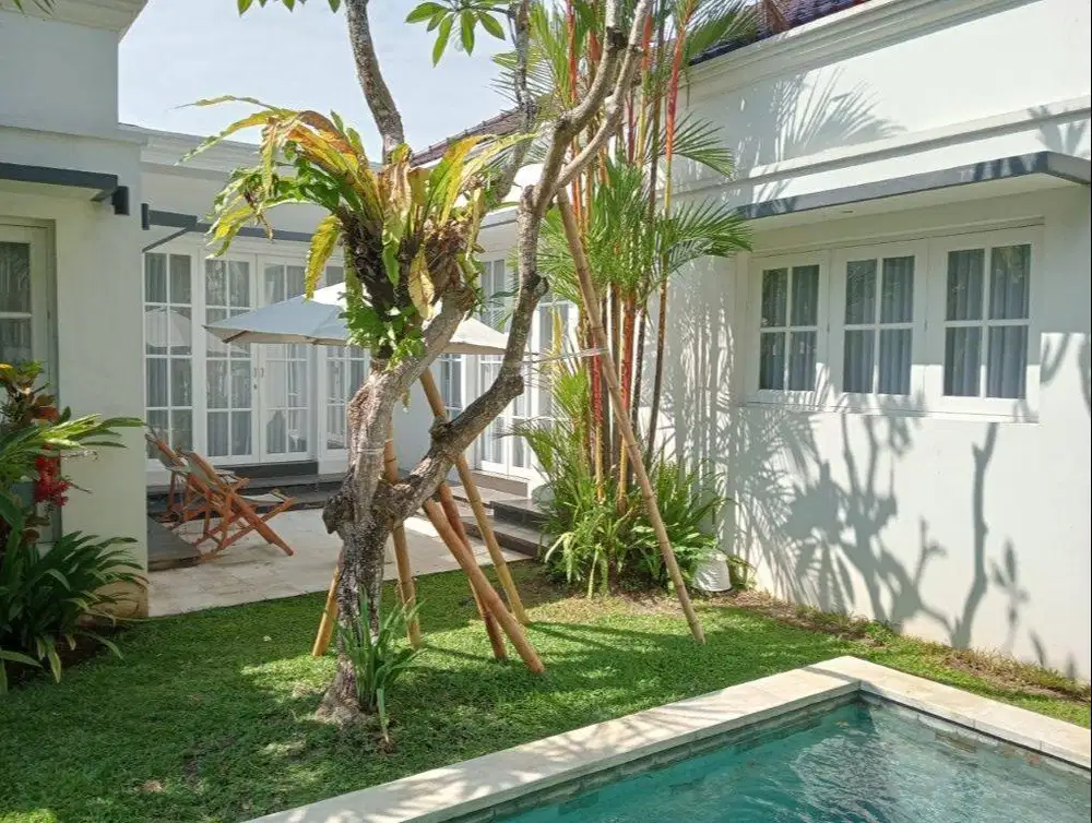 VILLA MEWAH TERMURAH UMALAS KEROBOKAN dekat CANGGU hanya hitung TANAH