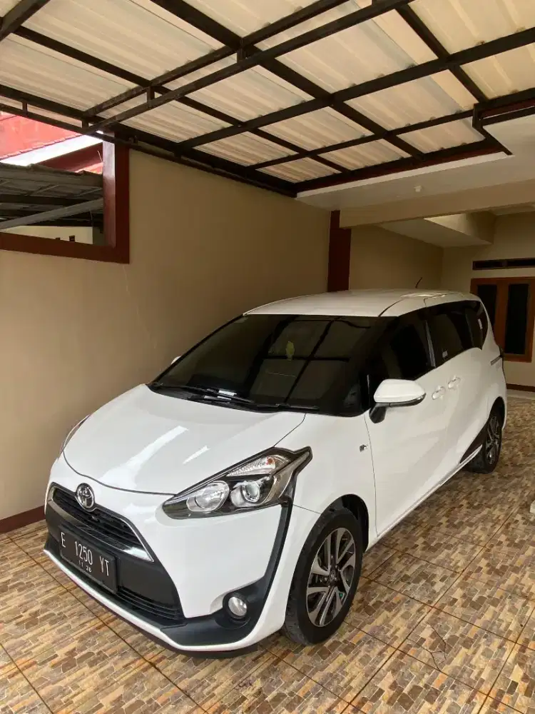 2016 Toyota Sienta 1.5 V A/T