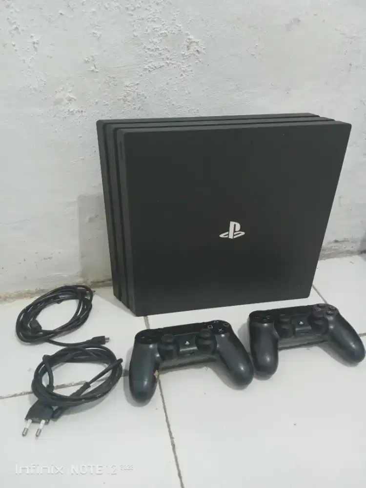 PS4 PRO + 2 STIK DUALSHOCK