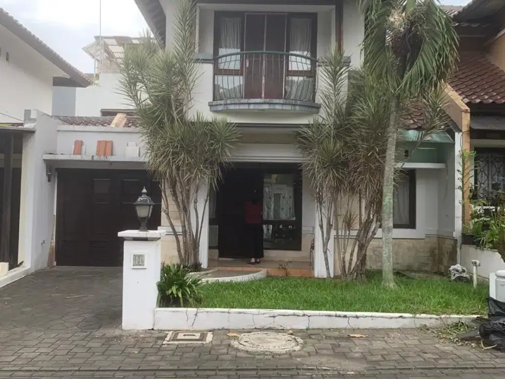 Diseweakan Rumah di Wangsakerta Kota Baru Parahyangan,Bandung Furnished Siap Huni