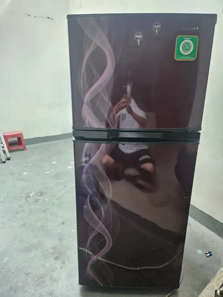 Kulkas 2 pintu sharp mulus dan dingin