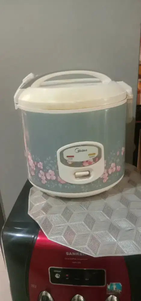 Dijual magic com 2nd midea1,8 lt