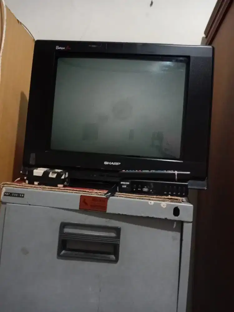 TV SHARP AV STEREO 21JS250 & SET TOP BOX EVERCROSS