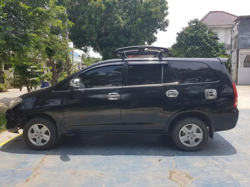 Toyota Kijang Innova 2006 Bensin M.T