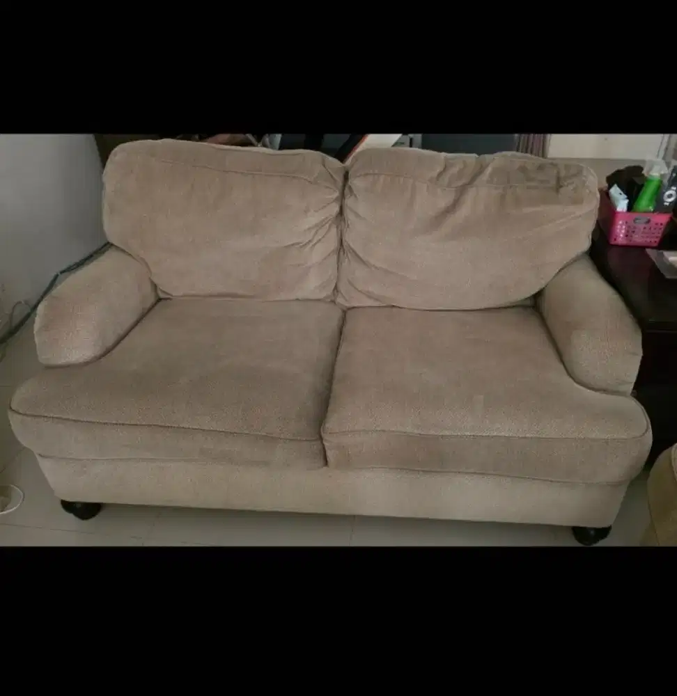 Sofa ashley Informa 3 baris + sofa 2 baris dan 1 lemari TV klasik,1set