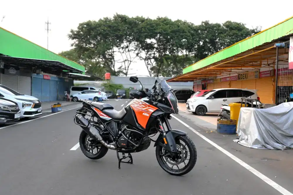 KTM 1290 SUPER ADVENTURE 2017 PUTIH ORANGE FULL ORIGINAL LIKE NEW
