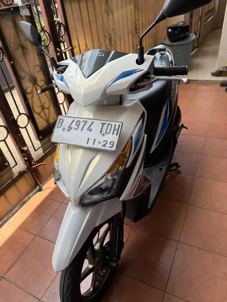 Honda Vario 110 Putih tahun 2014 Akhir ada remote surat lengkap