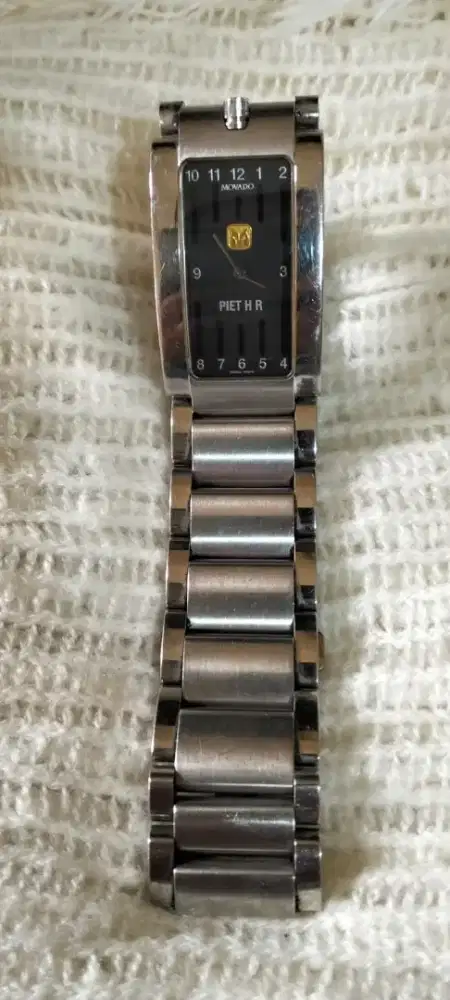 Jam tangan Movado