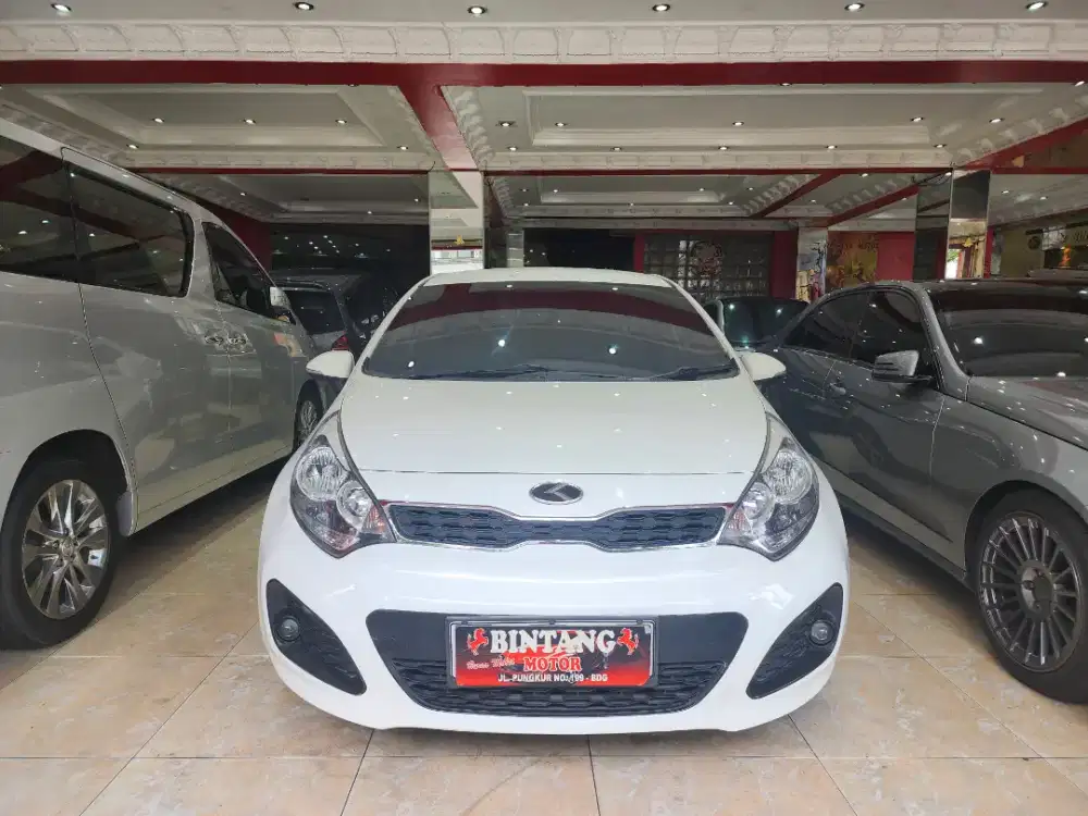 KIA RIO AT 2014 KM RENDAH PUTIH / MODEL THN 2015 (BINTANG MOTOR)