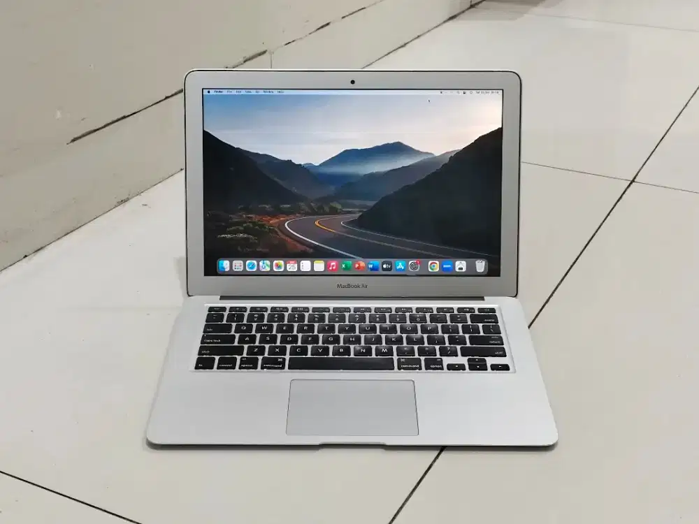 Macbook air 2015 Intel core i5 ram 4 gb ssd 256 gb