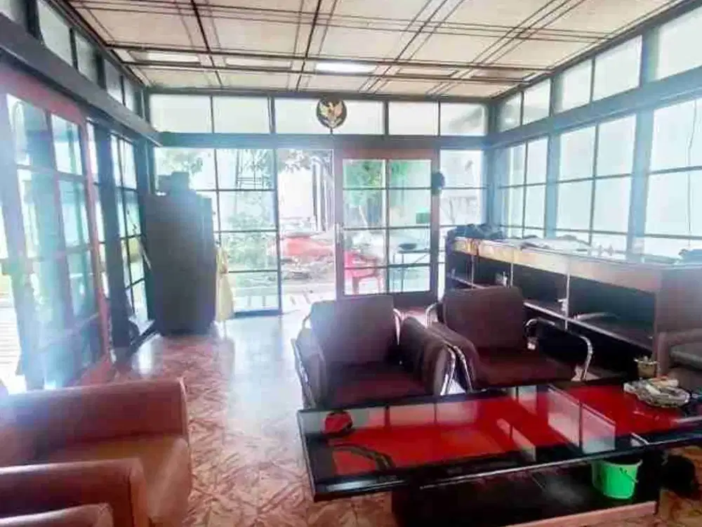 Disewakan Rumah Besar Cocok Untuk Cafe / Rumah Makan di Mainroad Naripan